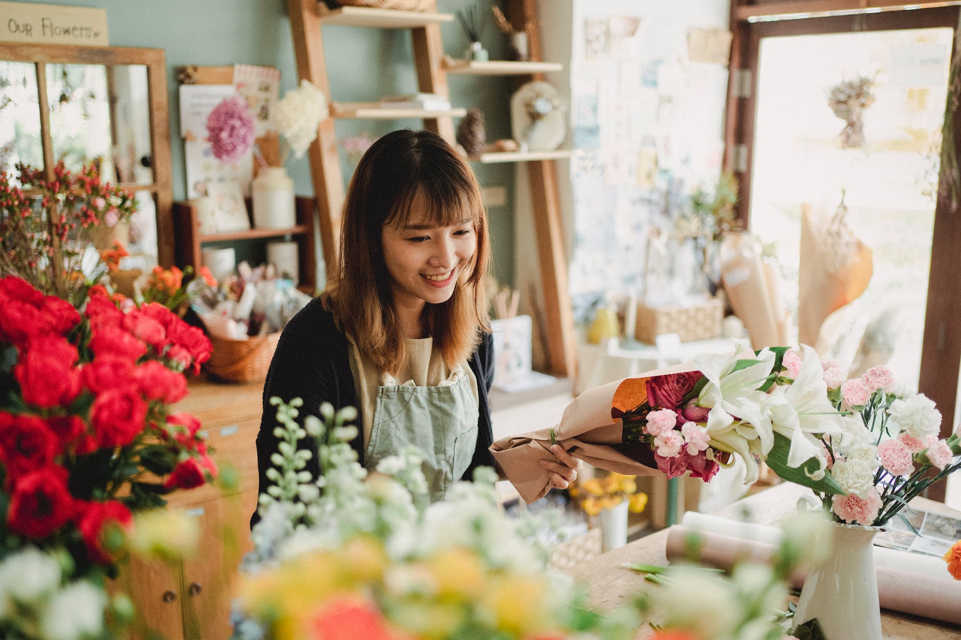 Retail Salesperson: Job Description, Salary and Career Outlook